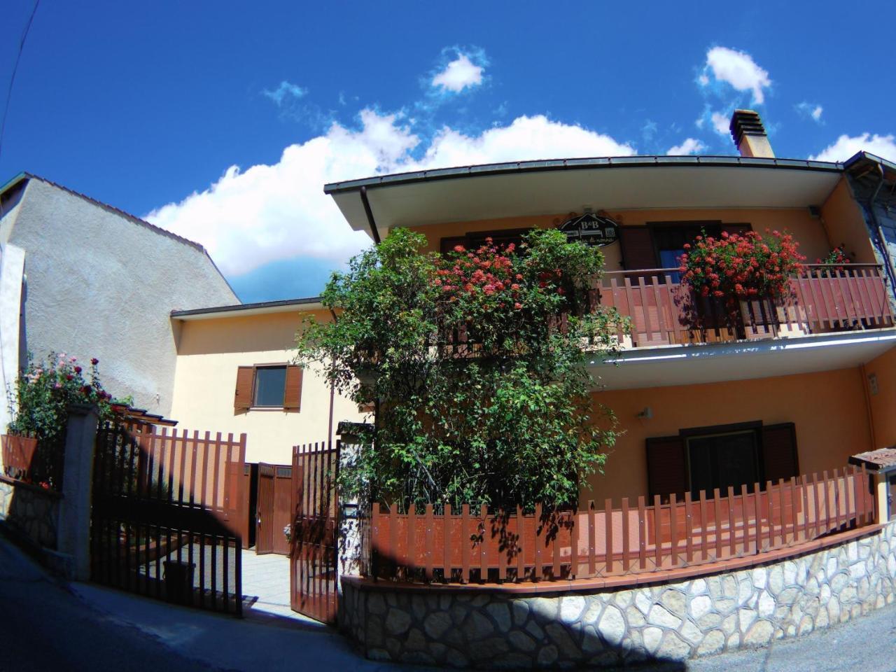 B&B A Casa Di Nonna Massa d'Albe Dış mekan fotoğraf